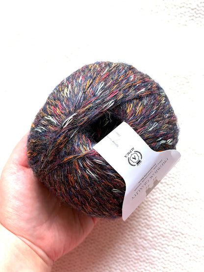 3 balls x 50g Alpaca yarn : 90% Alpaca + 10% Anti Pilling Fiber : Colour 01