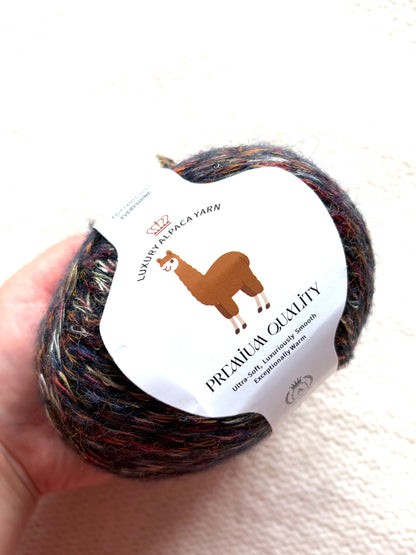 3 balls x 50g Alpaca yarn : 90% Alpaca + 10% Anti Pilling Fiber : Colour 01