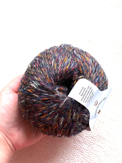 3 balls x 50g Alpaca yarn : 90% Alpaca + 10% Anti Pilling Fiber : Colour 01