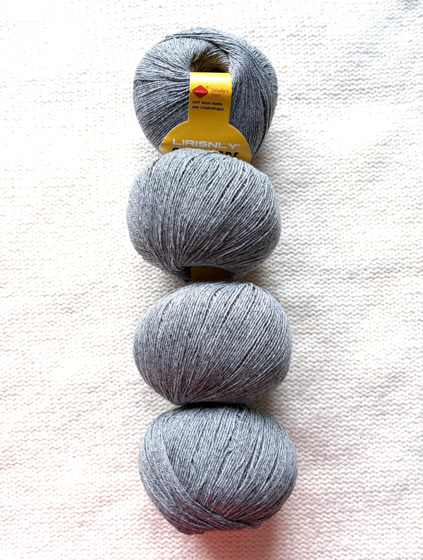 4 balls x 50g Cashmere yarn : 95% Cashmere + 5% Acrylic : 04 Dark Grey