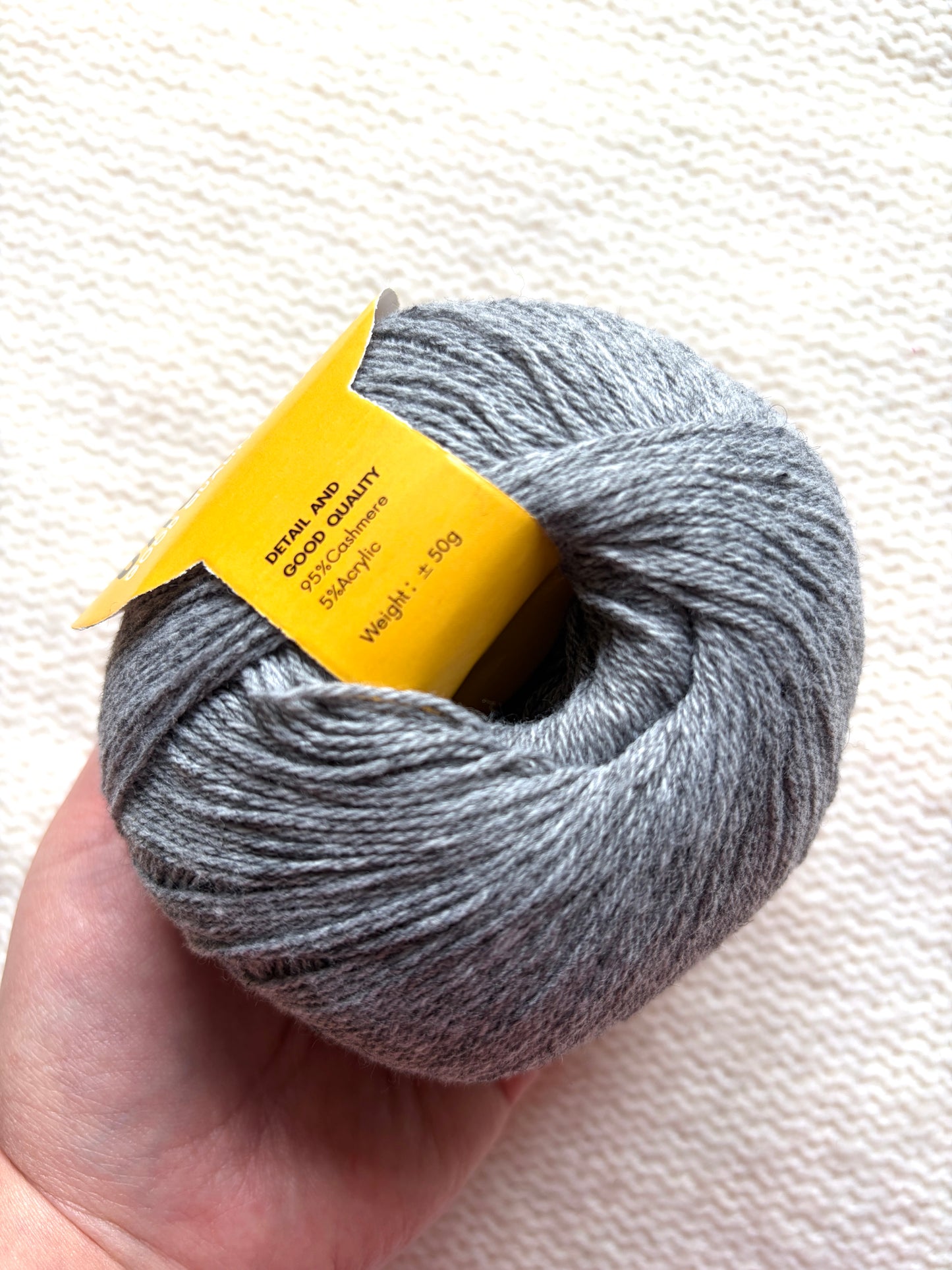 4 balls x 50g Cashmere yarn : 95% Cashmere + 5% Acrylic : 04 Dark Grey