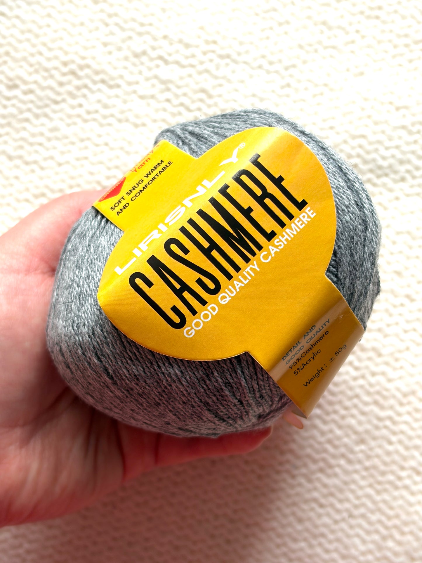 4 balls x 50g Cashmere yarn : 95% Cashmere + 5% Acrylic : 04 Dark Grey