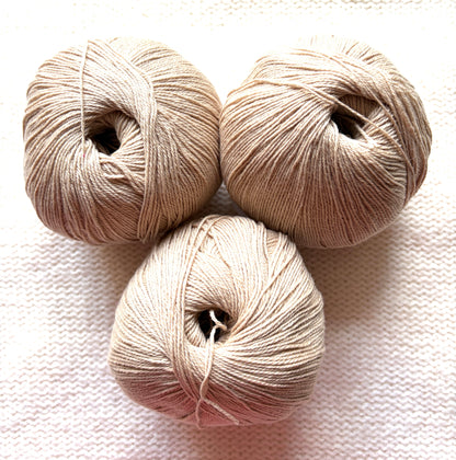 3 balls x 50g Cashmere yarn : 100% Cashmere : 20 Warm Caramel