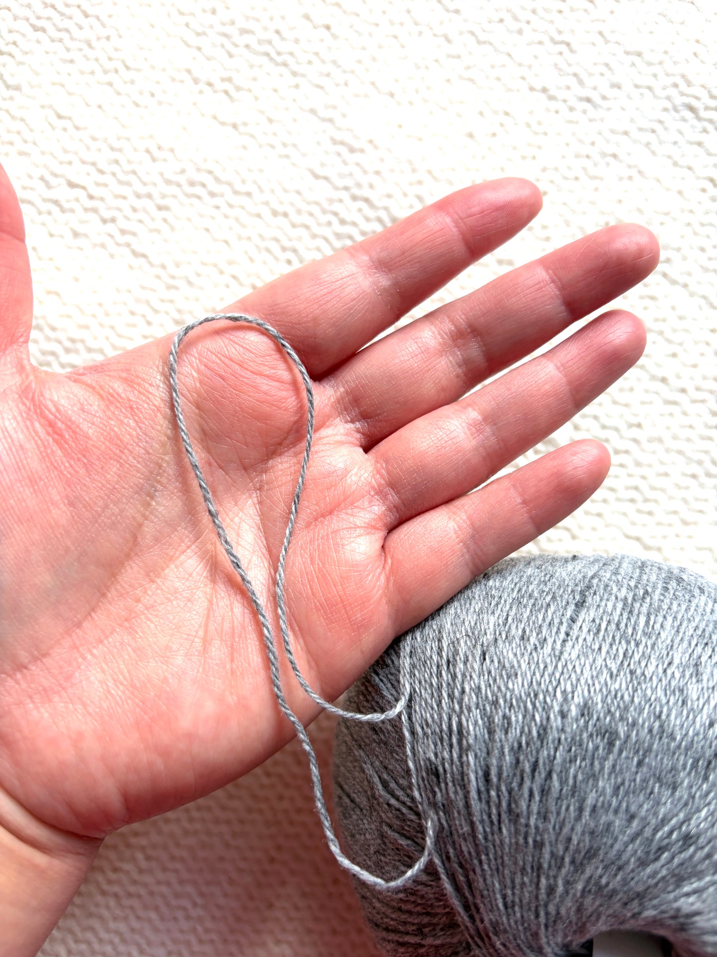 3 balls x 50g Cashmere yarn : 100% Cashmere : 07 Grey