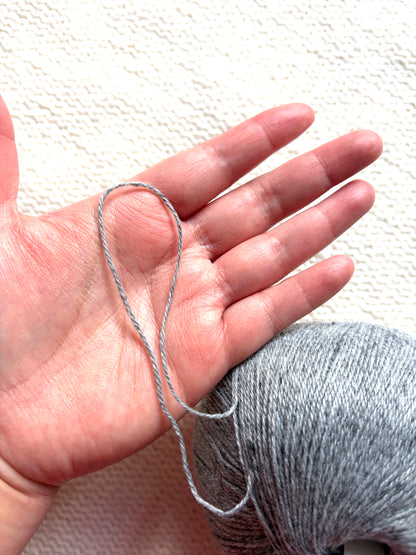 3 balls x 50g Cashmere yarn : 100% Cashmere : 07 Grey