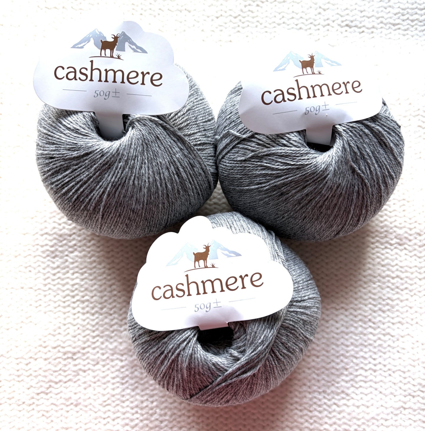 3 balls x 50g Cashmere yarn : 100% Cashmere : 07 Grey