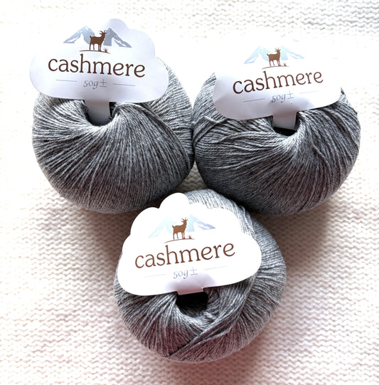 3 balls x 50g Cashmere yarn : 100% Cashmere : 07 Grey