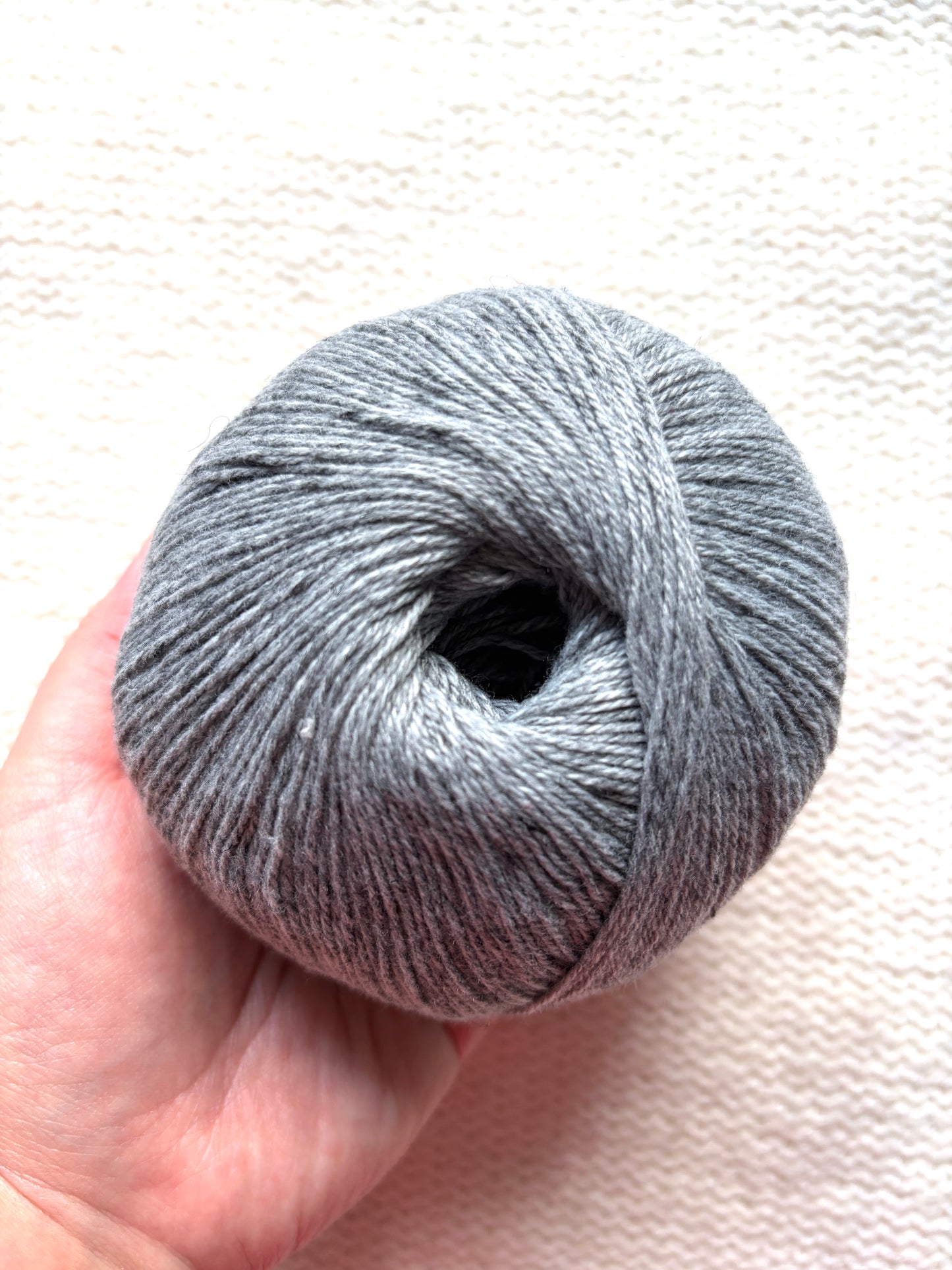 3 balls x 50g Cashmere yarn : 100% Cashmere : 07 Grey