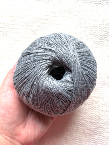 3 balls x 50g Cashmere yarn : 100% Cashmere : 07 Grey
