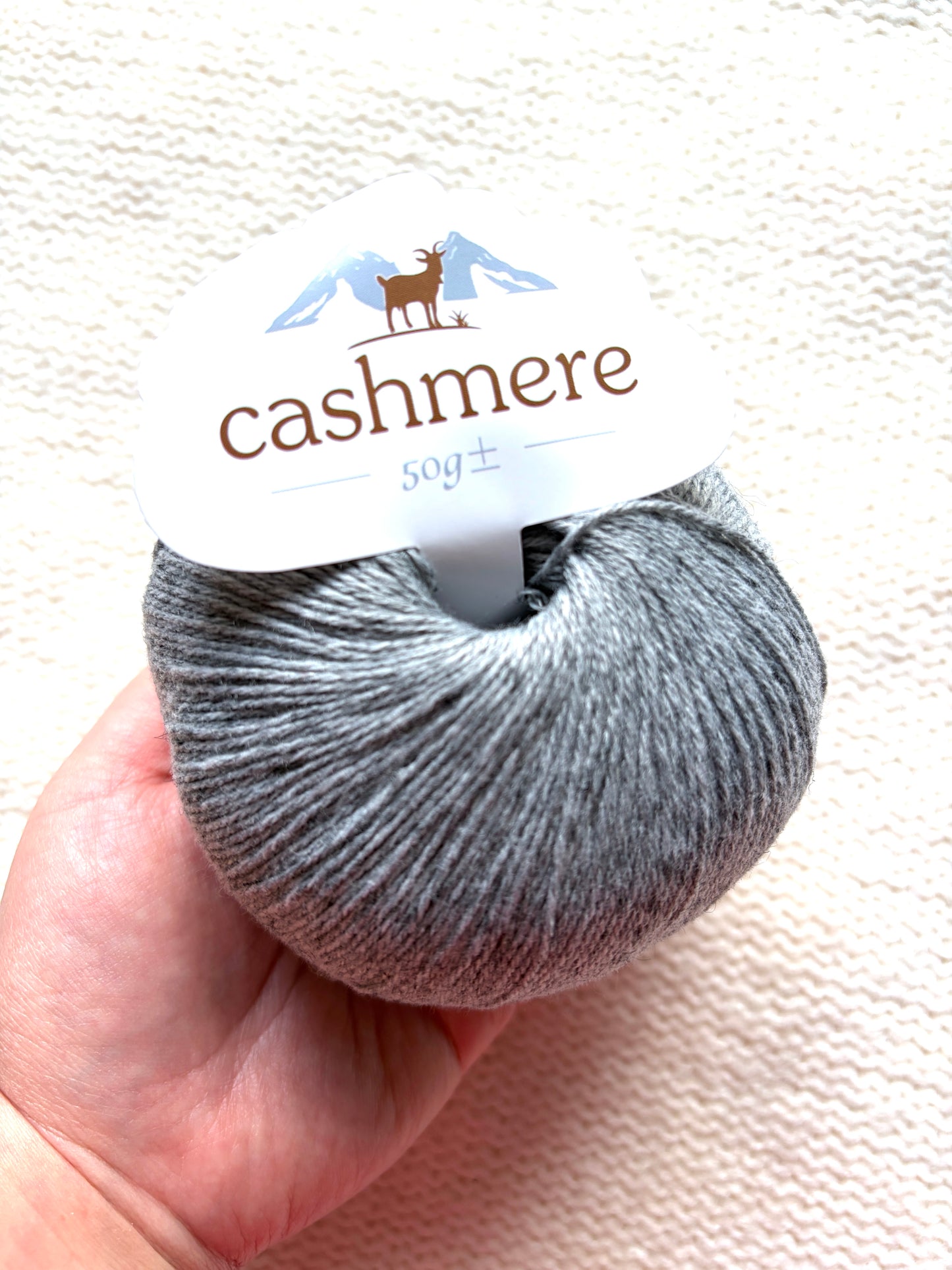 3 balls x 50g Cashmere yarn : 100% Cashmere : 07 Grey