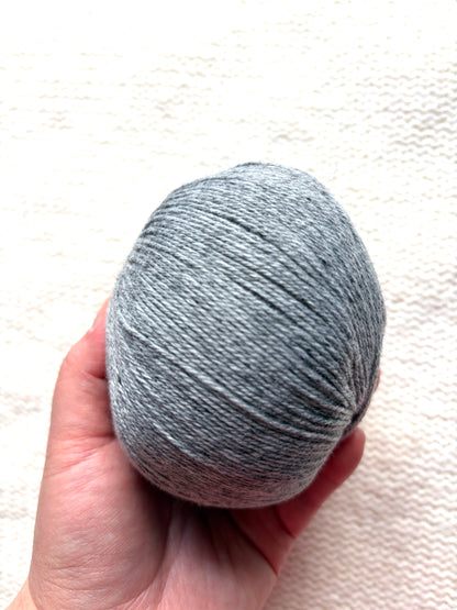 3 balls x 50g Cashmere yarn : 100% Cashmere : 07 Grey