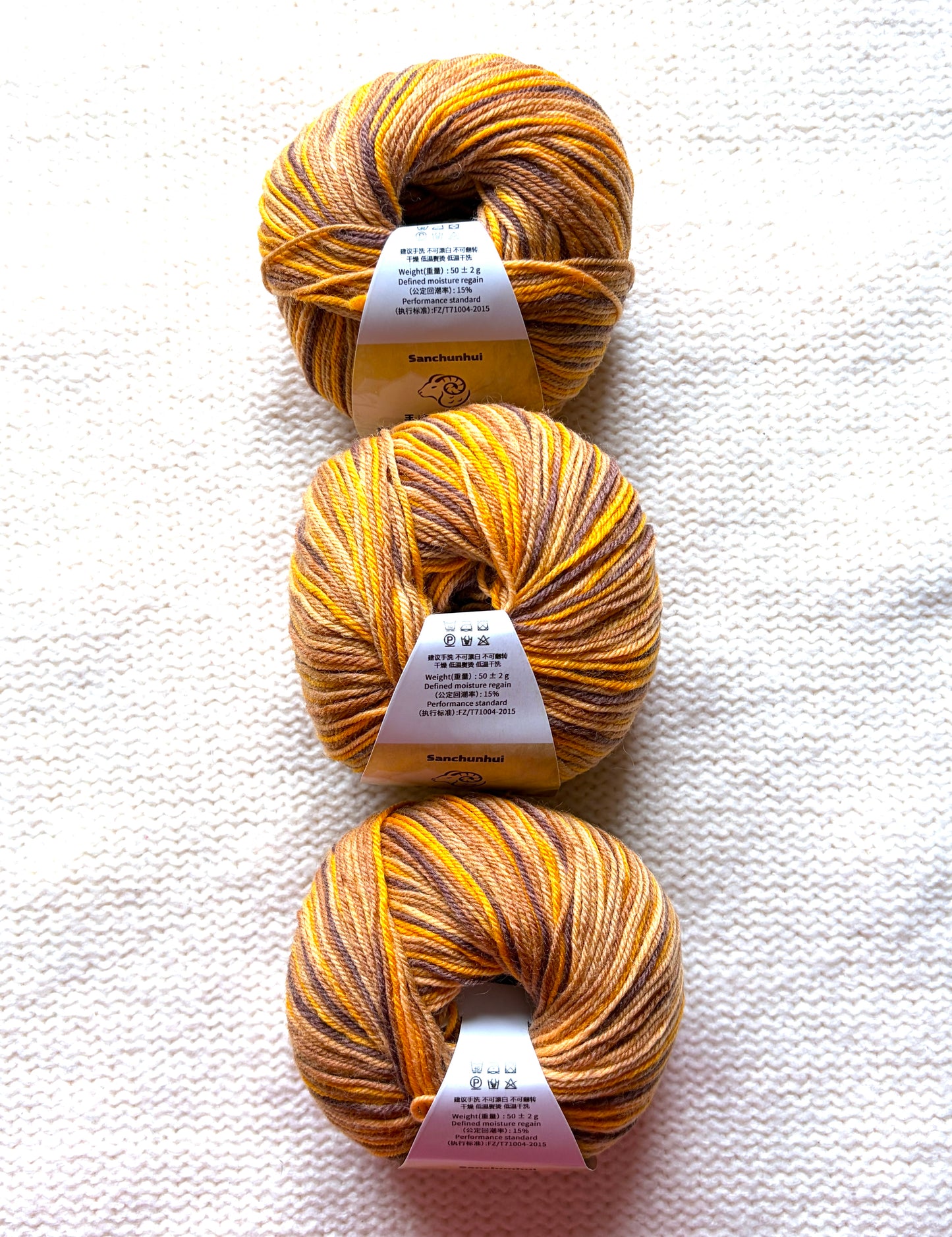 3 balls x 50g Fancy Wool Blend  yarn : 95% Wool : Colour 01 Terracotta