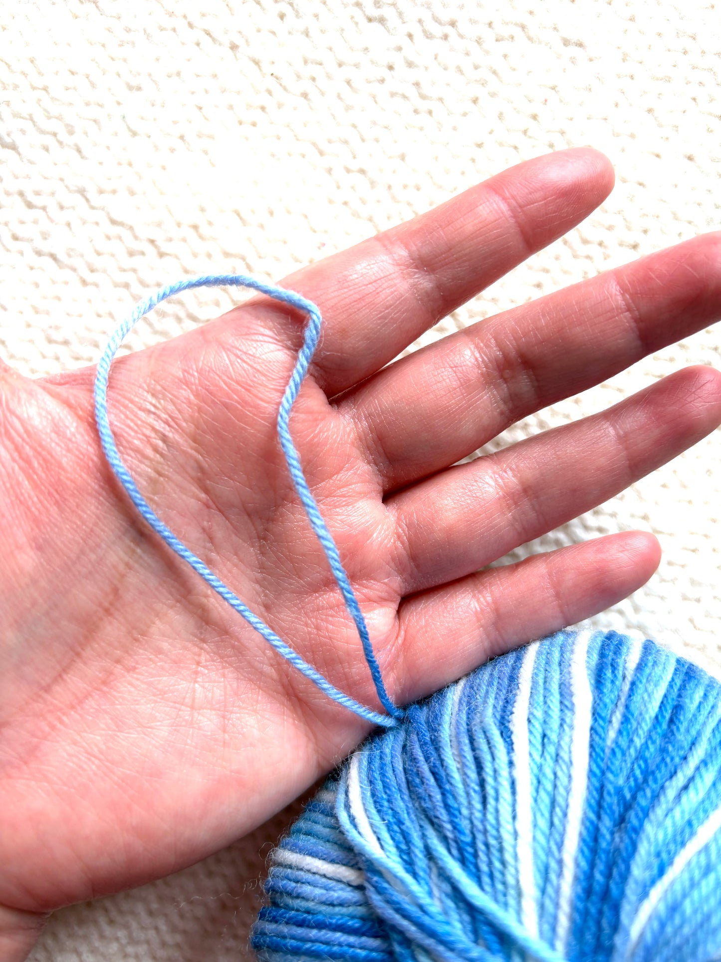 3 balls x 50g Fancy Wool Blend  yarn : 95% Wool : Colour 03 Blue Sky