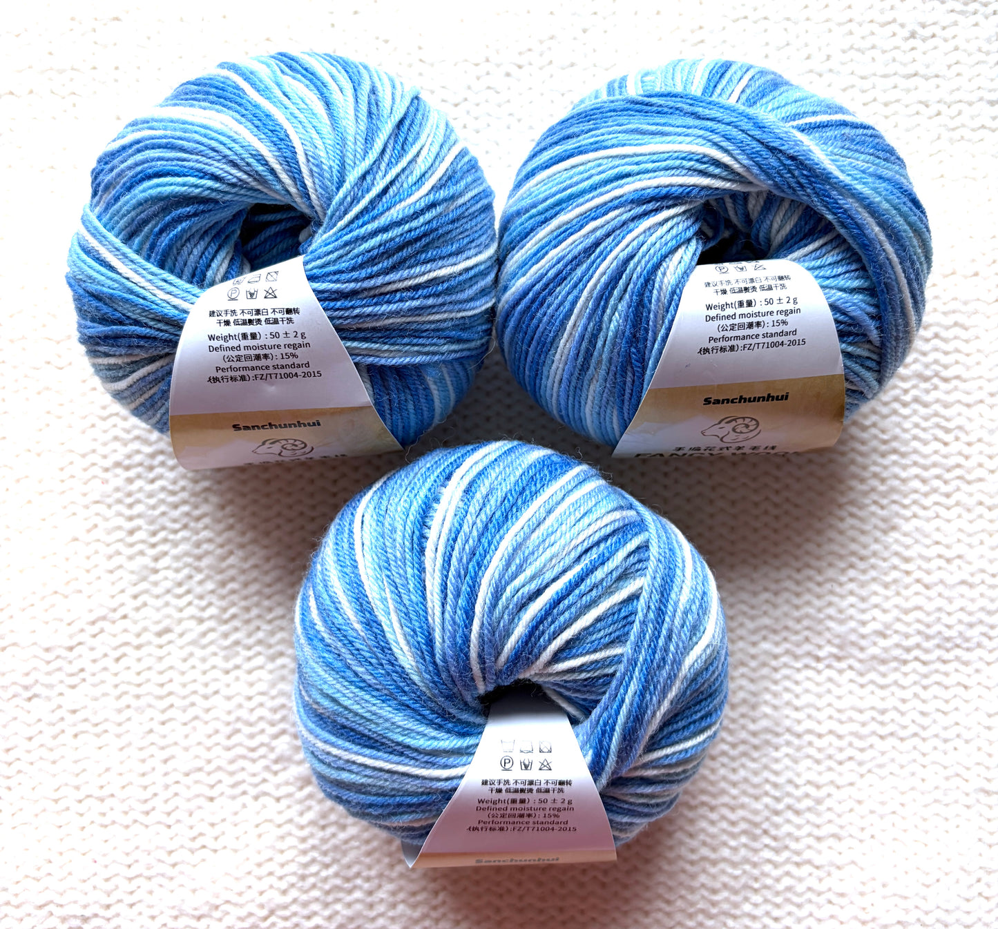 3 balls x 50g Fancy Wool Blend  yarn : 95% Wool : Colour 03 Blue Sky