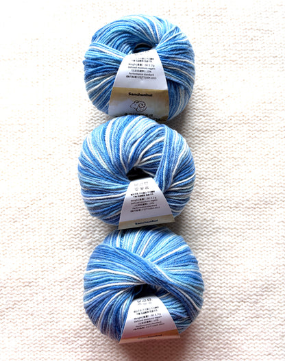 3 balls x 50g Fancy Wool Blend  yarn : 95% Wool : Colour 03 Blue Sky