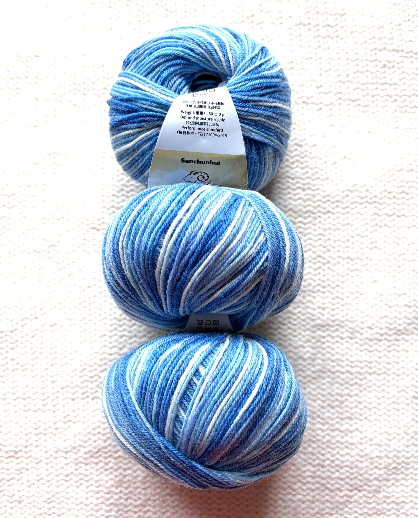 3 balls x 50g Fancy Wool Blend  yarn : 95% Wool : Colour 03 Blue Sky