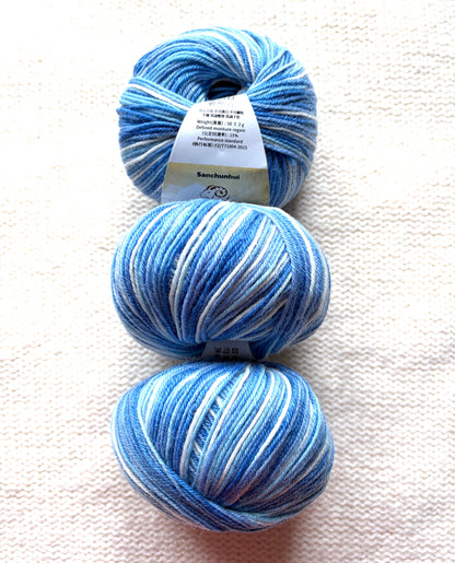 3 balls x 50g Fancy Wool Blend  yarn : 95% Wool : Colour 03 Blue Sky