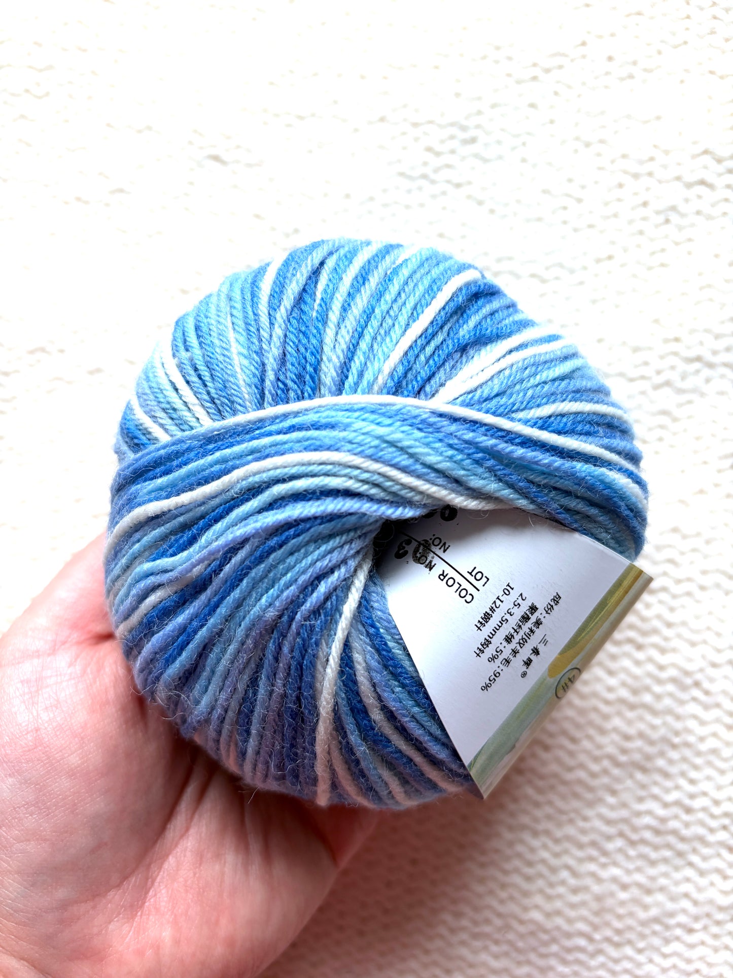 3 balls x 50g Fancy Wool Blend  yarn : 95% Wool : Colour 03 Blue Sky