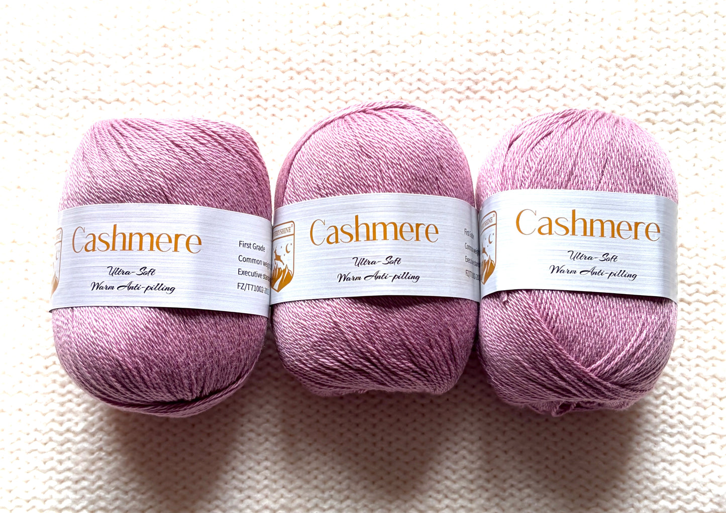 3 balls x 50g Cashmere Ultra Soft Yarn : 80% Cashmere : 08 Berry
