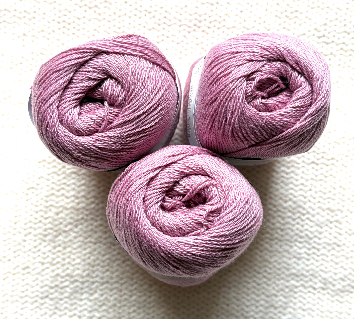 3 balls x 50g Cashmere Ultra Soft Yarn : 80% Cashmere : 08 Berry