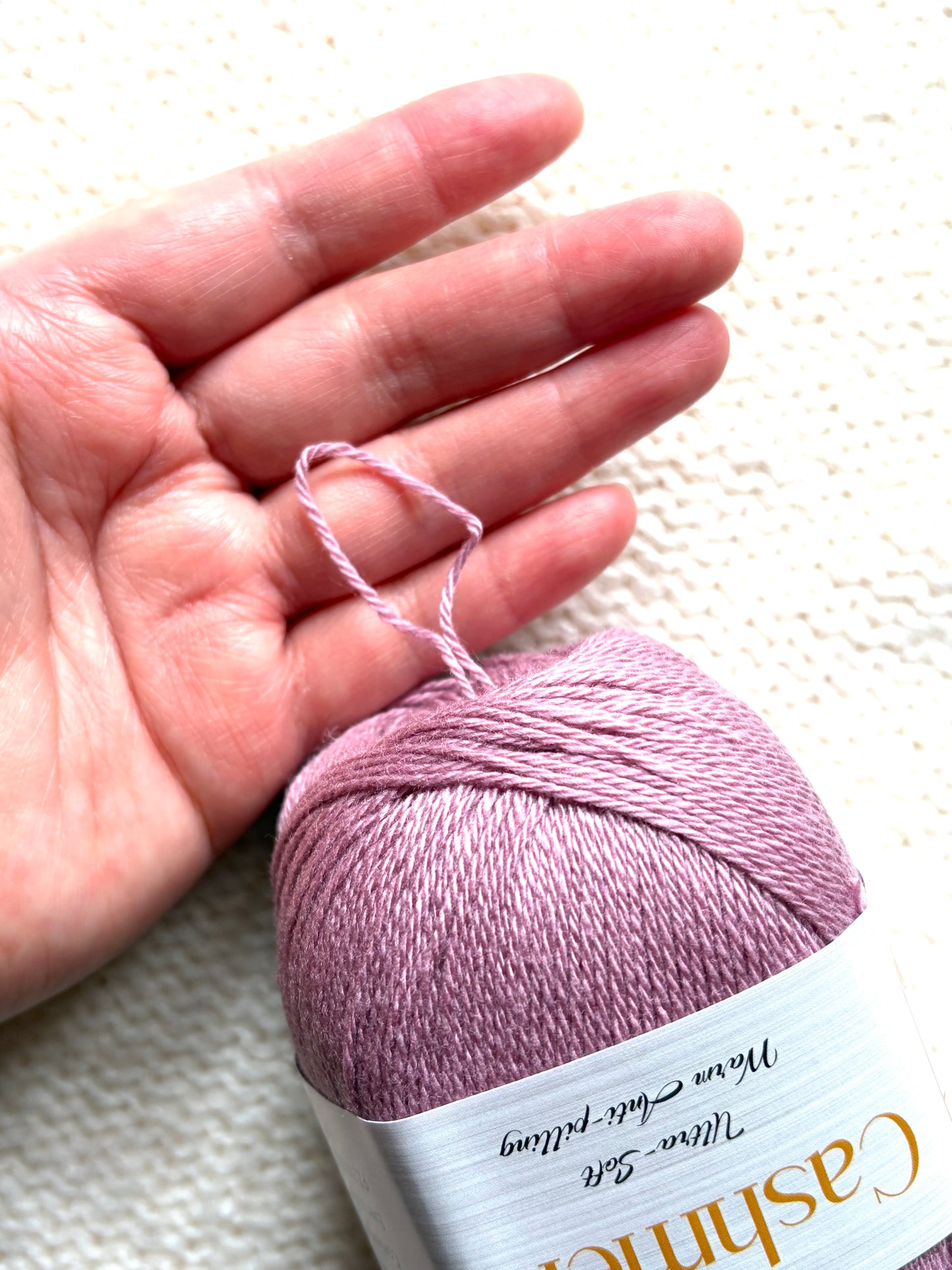 3 balls x 50g Cashmere Ultra Soft Yarn : 80% Cashmere : 08 Berry