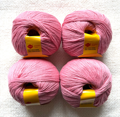 4 balls x 50g Cashmere yarn : 95% Cashmere + 5% Acrylic : 53 Watermelon