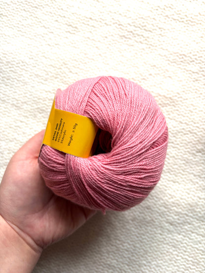 4 balls x 50g Cashmere yarn : 95% Cashmere + 5% Acrylic : 53 Watermelon