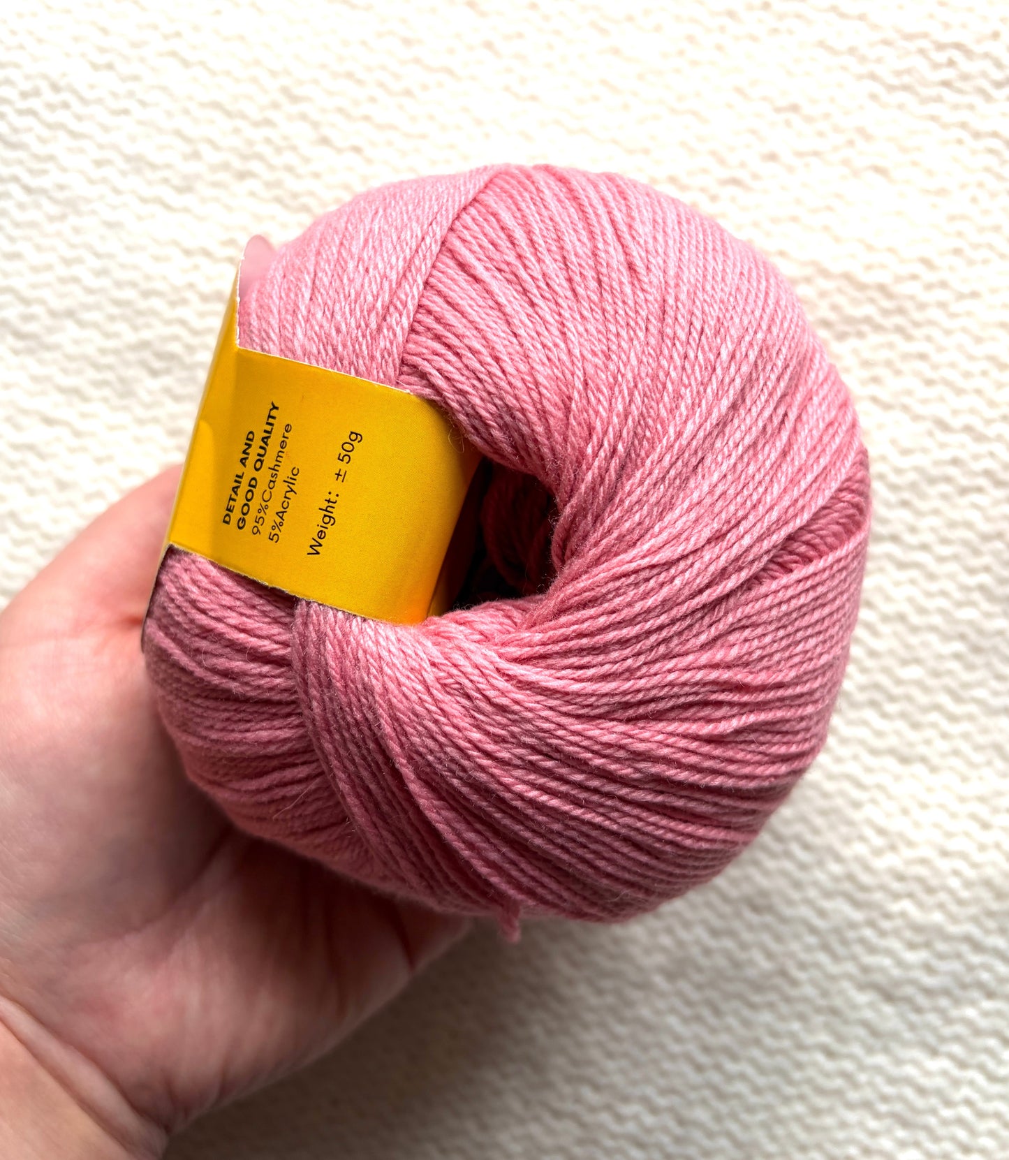 4 balls x 50g Cashmere yarn : 95% Cashmere + 5% Acrylic : 53 Watermelon