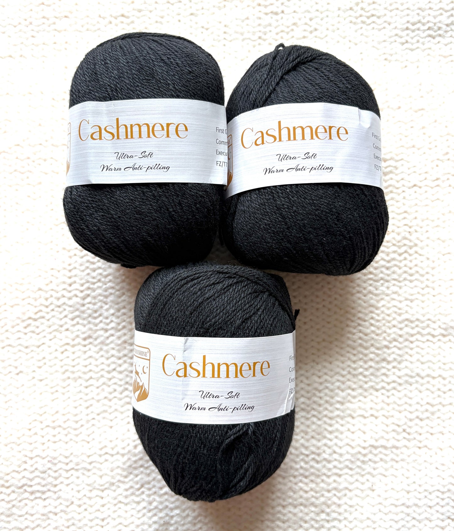 3 balls x 50g Cashmere Ultra Soft Yarn : 80% Cashmere : 05 Black