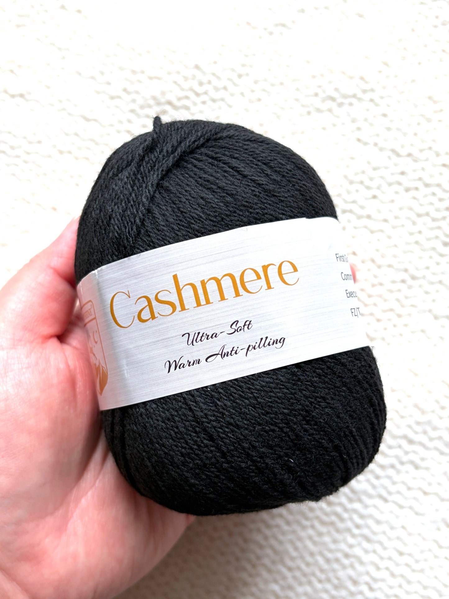 3 balls x 50g Cashmere Ultra Soft Yarn : 80% Cashmere : 05 Black