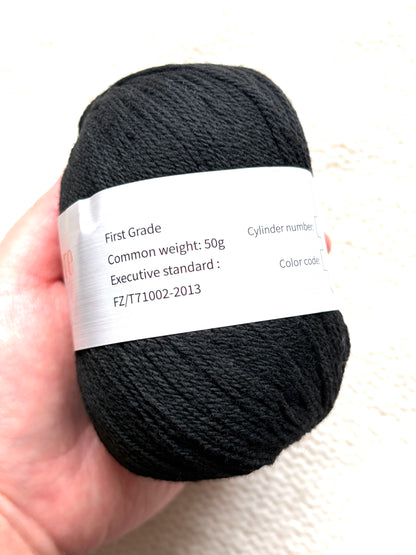 3 balls x 50g Cashmere Ultra Soft Yarn : 80% Cashmere : 05 Black