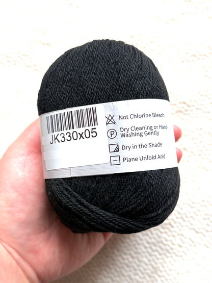 3 balls x 50g Cashmere Ultra Soft Yarn : 80% Cashmere : 05 Black