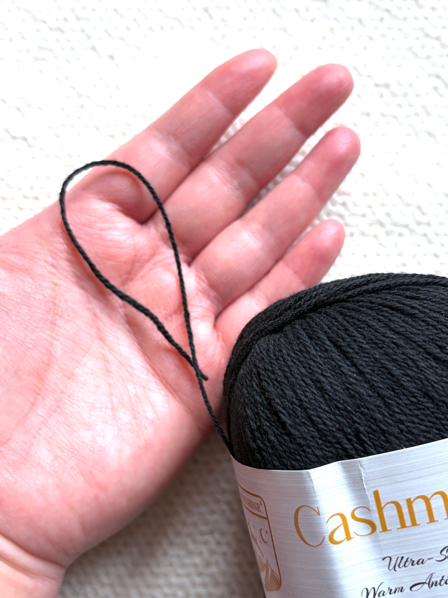 3 balls x 50g Cashmere Ultra Soft Yarn : 80% Cashmere : 05 Black