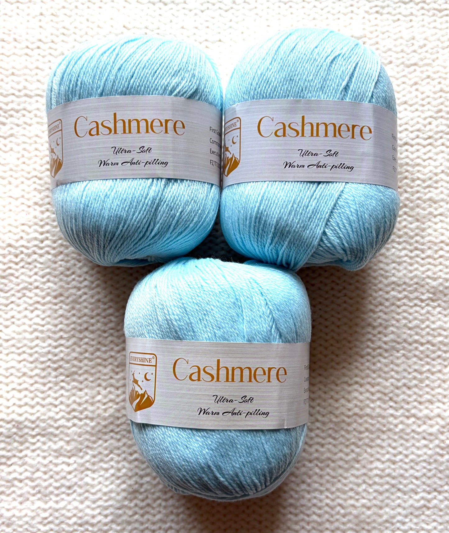 3 balls x 50g Cashmere Ultra Soft Yarn : 80% Cashmere : 03 Light Blue