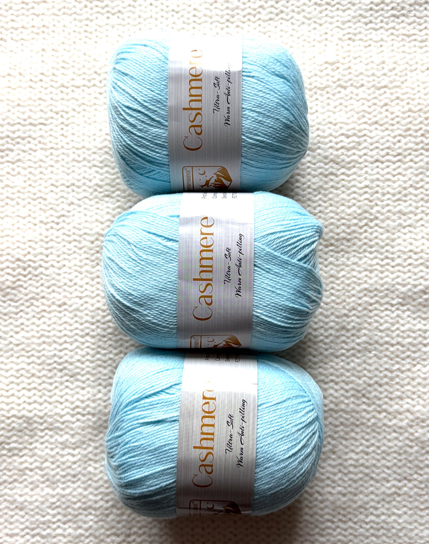 3 balls x 50g Cashmere Ultra Soft Yarn : 80% Cashmere : 03 Light Blue