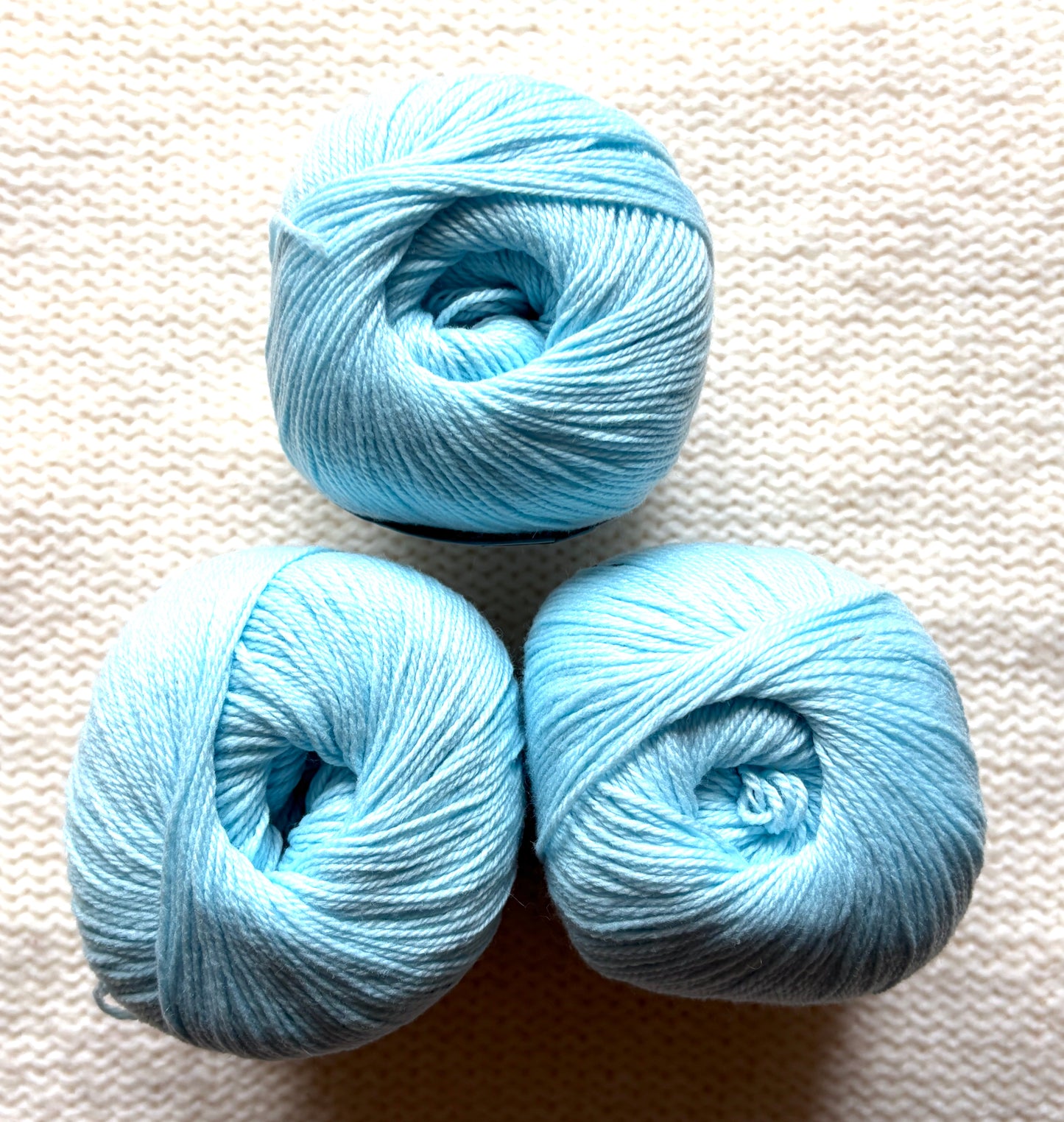 3 balls x 50g Cashmere Ultra Soft Yarn : 80% Cashmere : 03 Light Blue