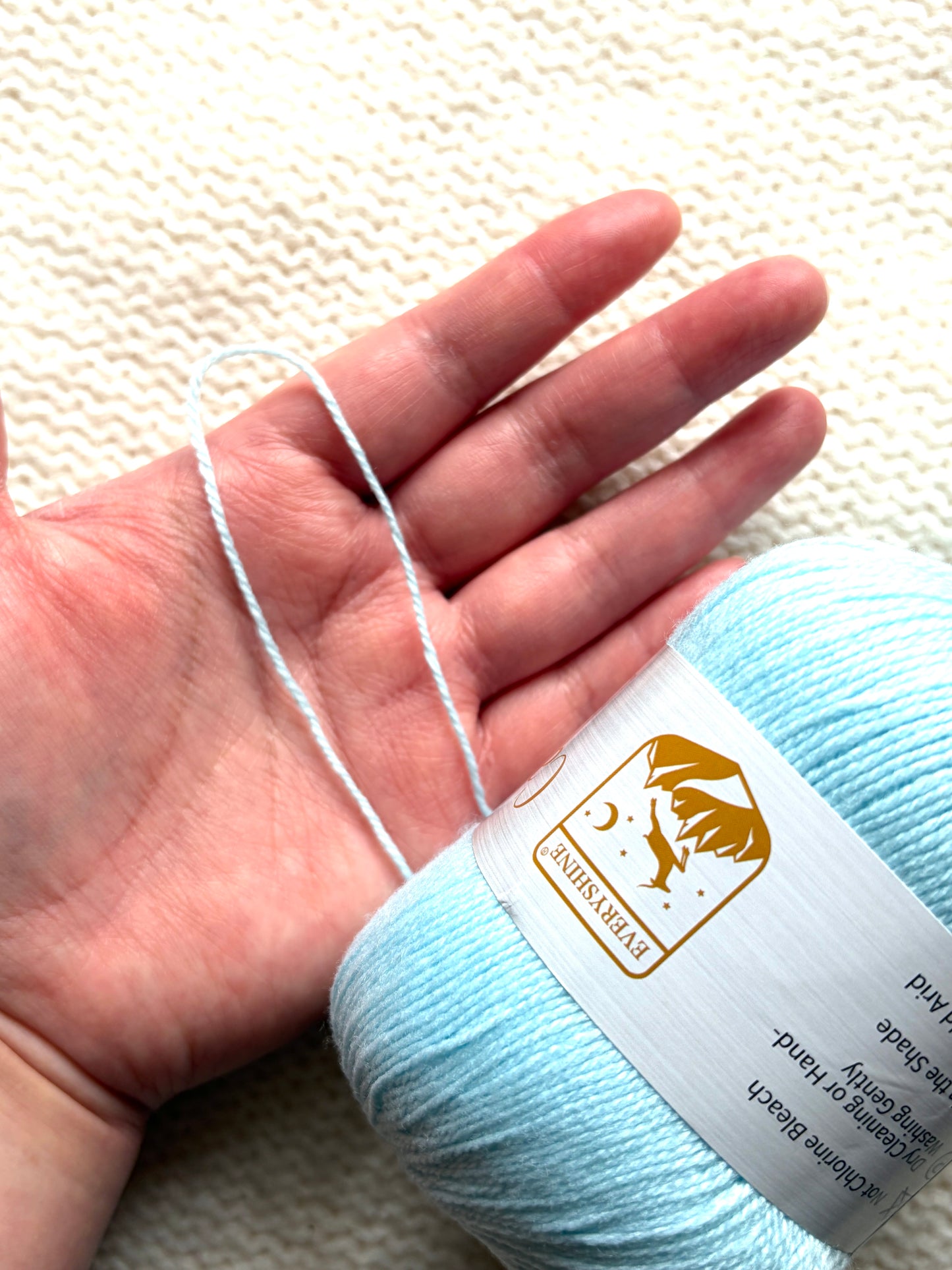 3 balls x 50g Cashmere Ultra Soft Yarn : 80% Cashmere : 03 Light Blue