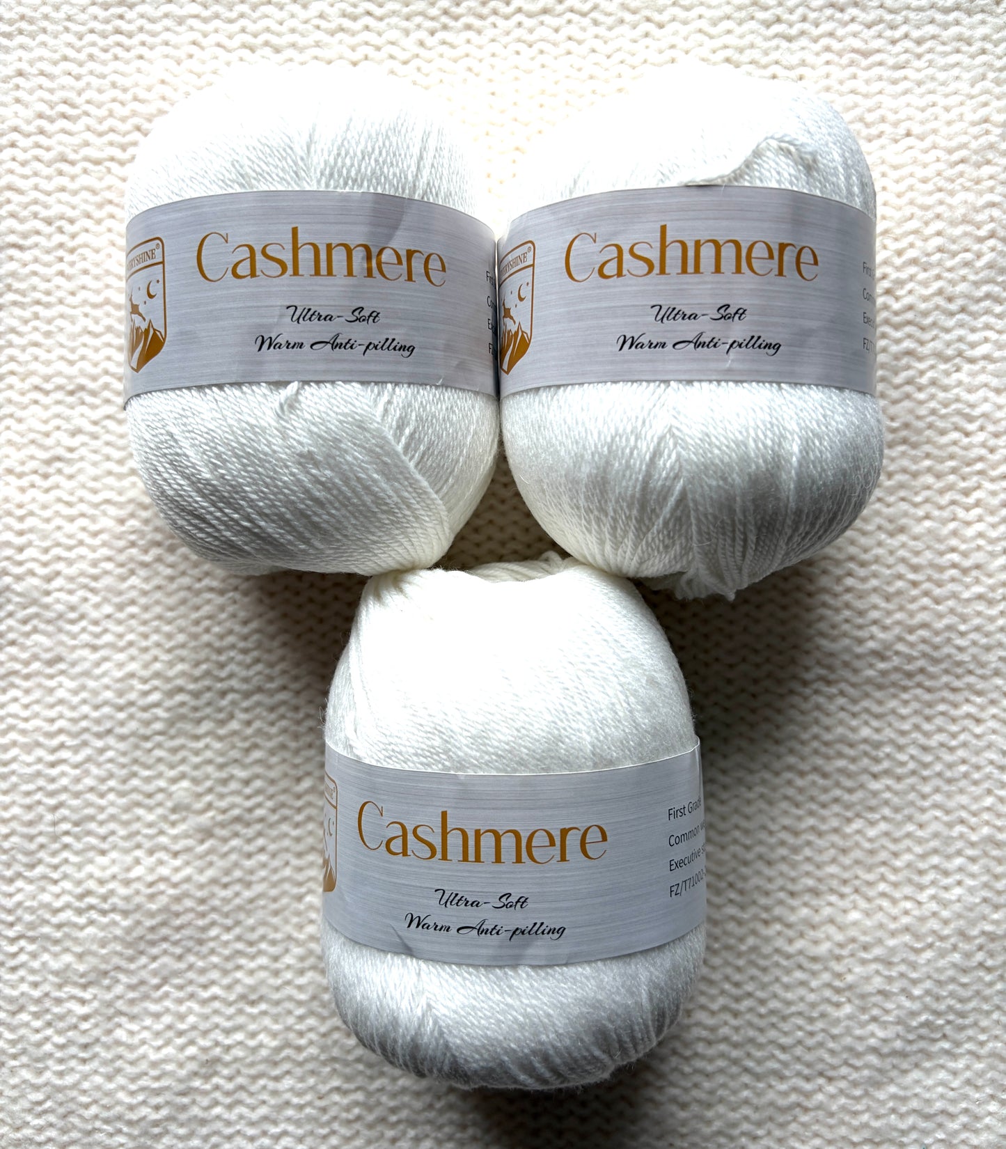 3 balls x 50g Cashmere Ultra Soft Yarn : 80% Cashmere : 01 White