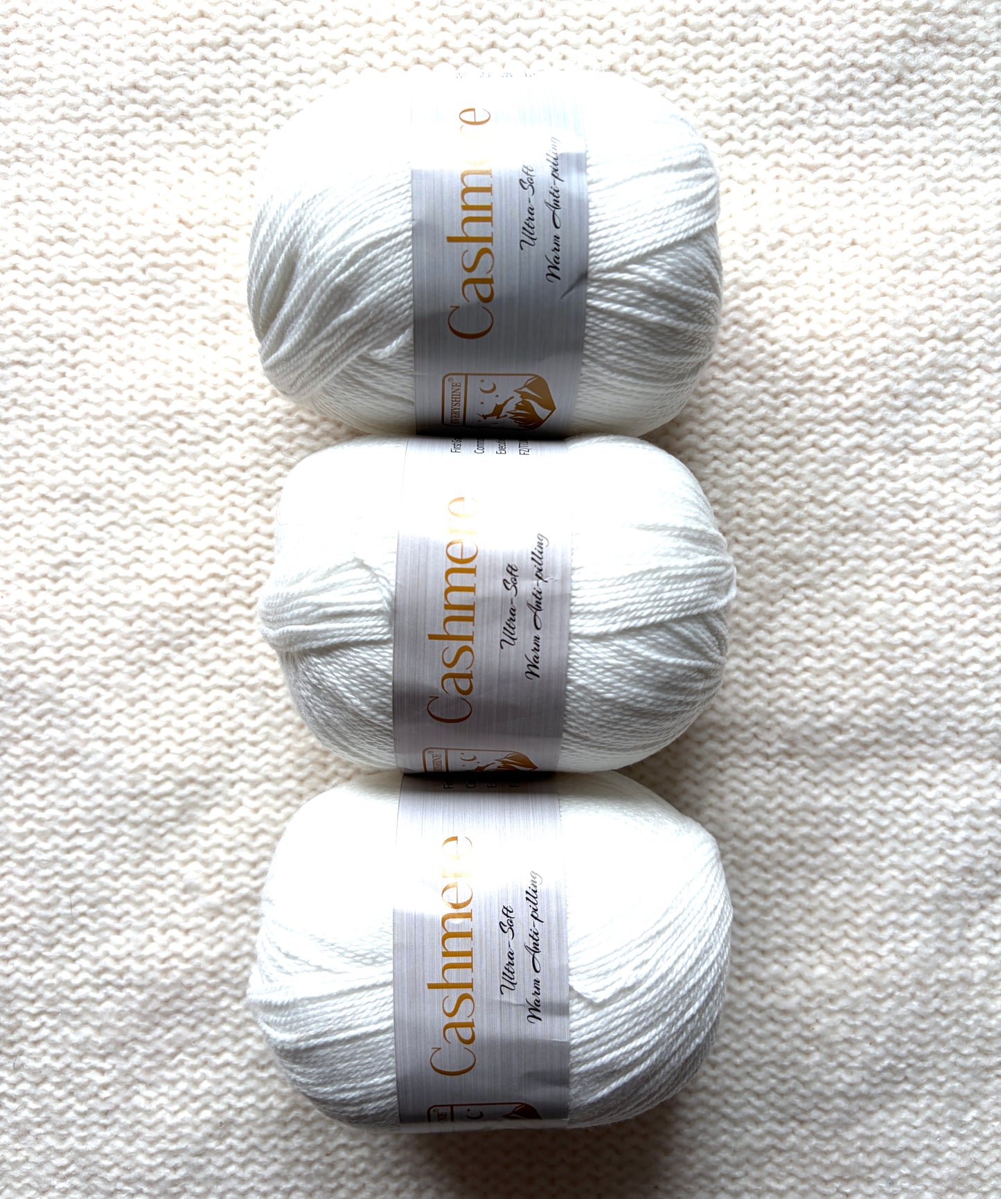 3 balls x 50g Cashmere Ultra Soft Yarn : 80% Cashmere : 01 White