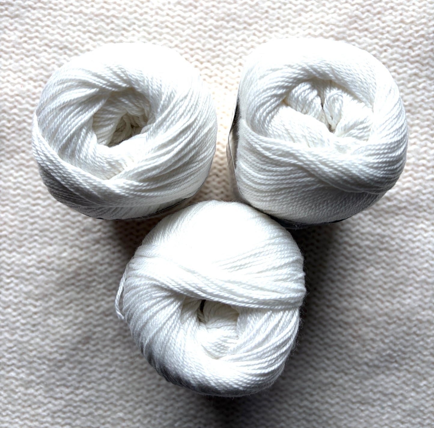3 balls x 50g Cashmere Ultra Soft Yarn : 80% Cashmere : 01 White