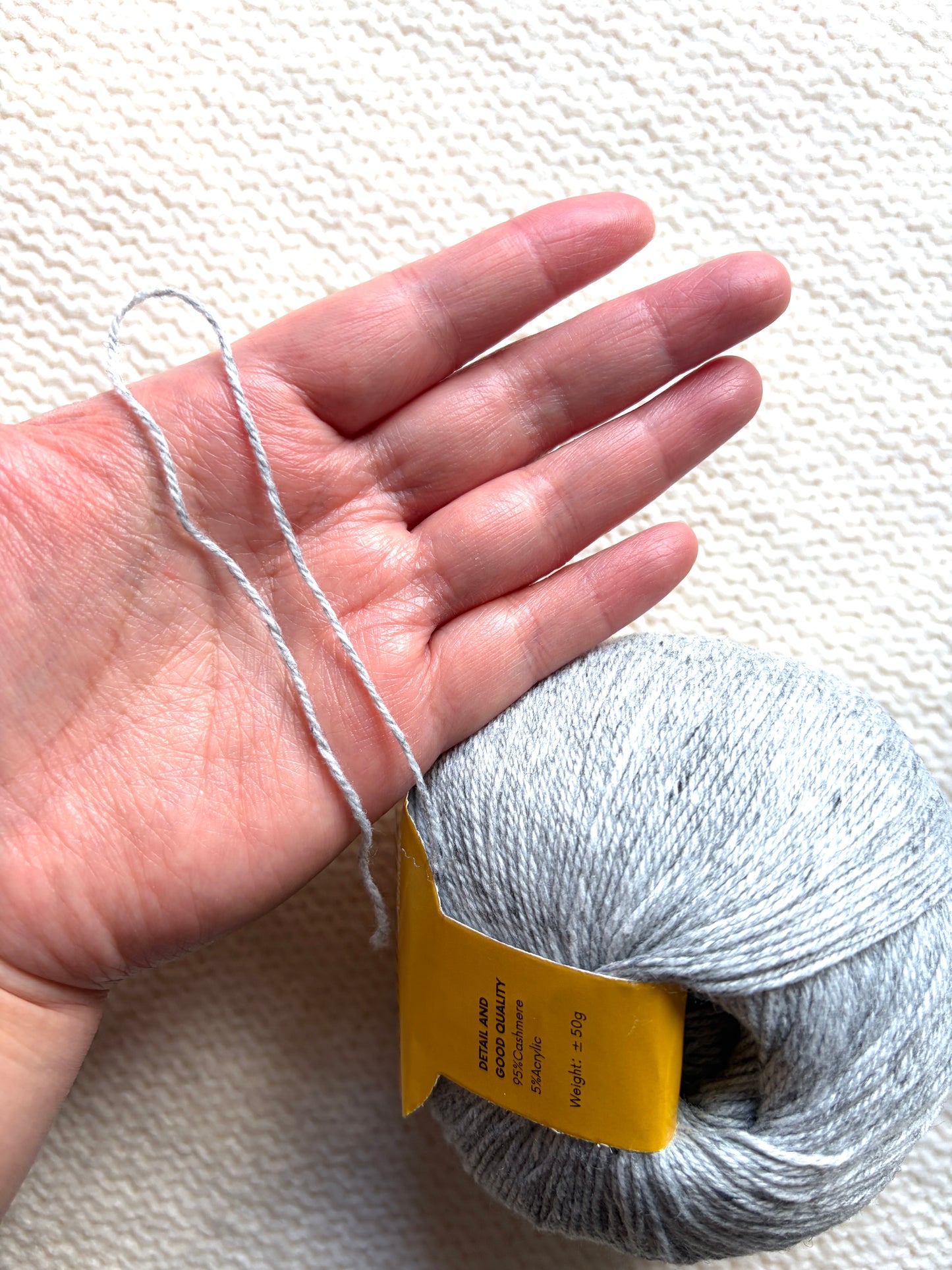 4 balls x 50g Cashmere yarn : 95% Cashmere + 5% Acrylic : 03 Grey