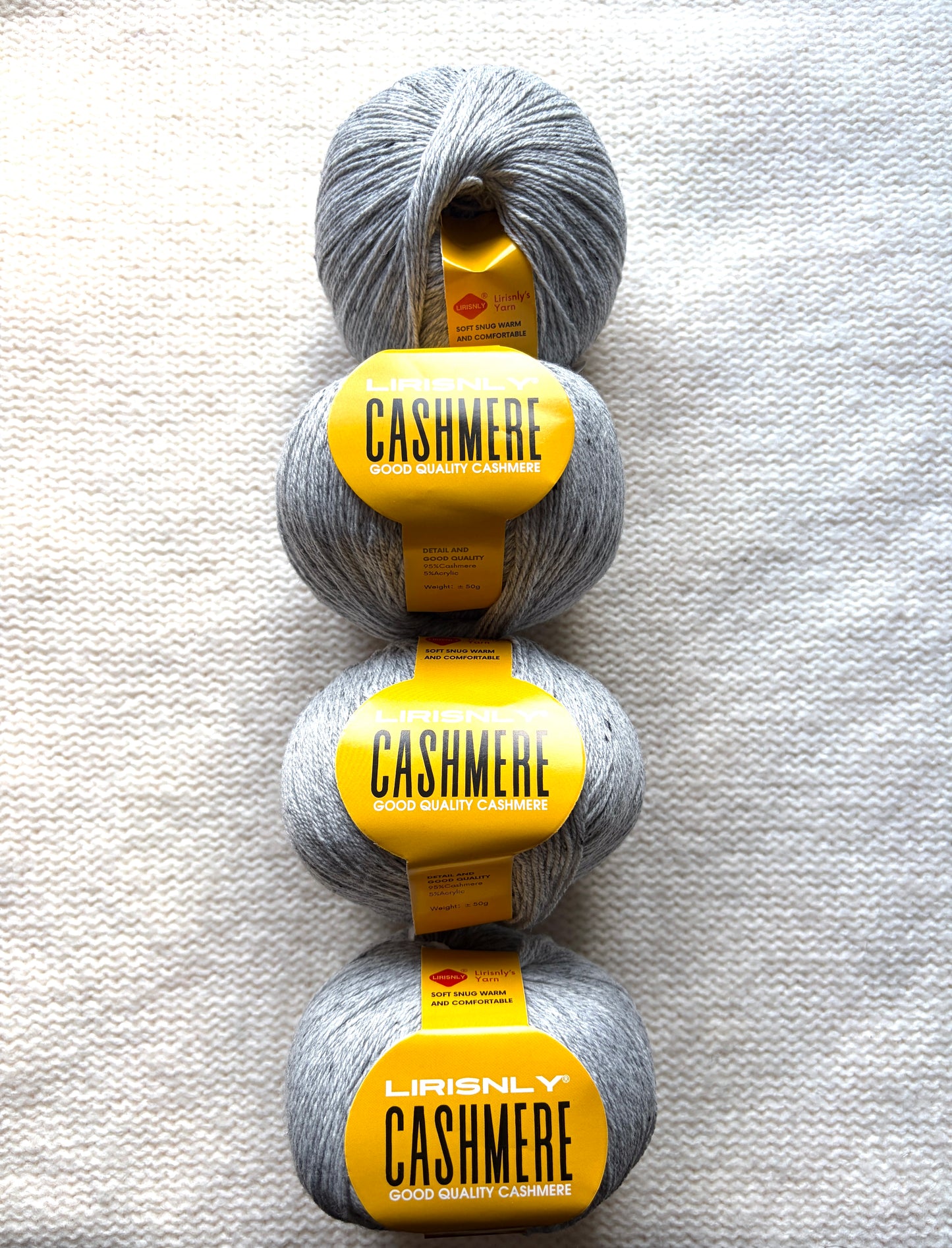 4 balls x 50g Cashmere yarn : 95% Cashmere + 5% Acrylic : 03 Grey