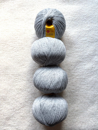 4 balls x 50g Cashmere yarn : 95% Cashmere + 5% Acrylic : 03 Grey