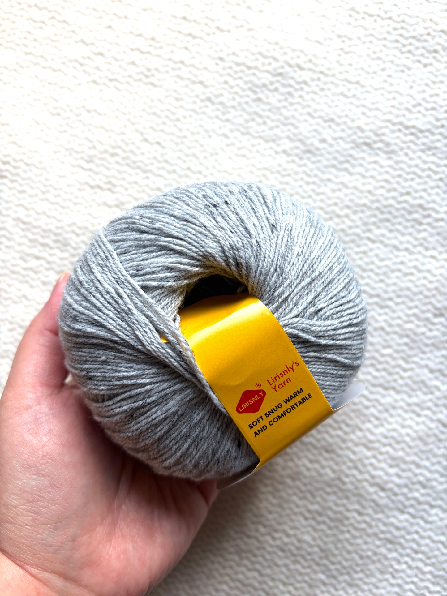 4 balls x 50g Cashmere yarn : 95% Cashmere + 5% Acrylic : 03 Grey