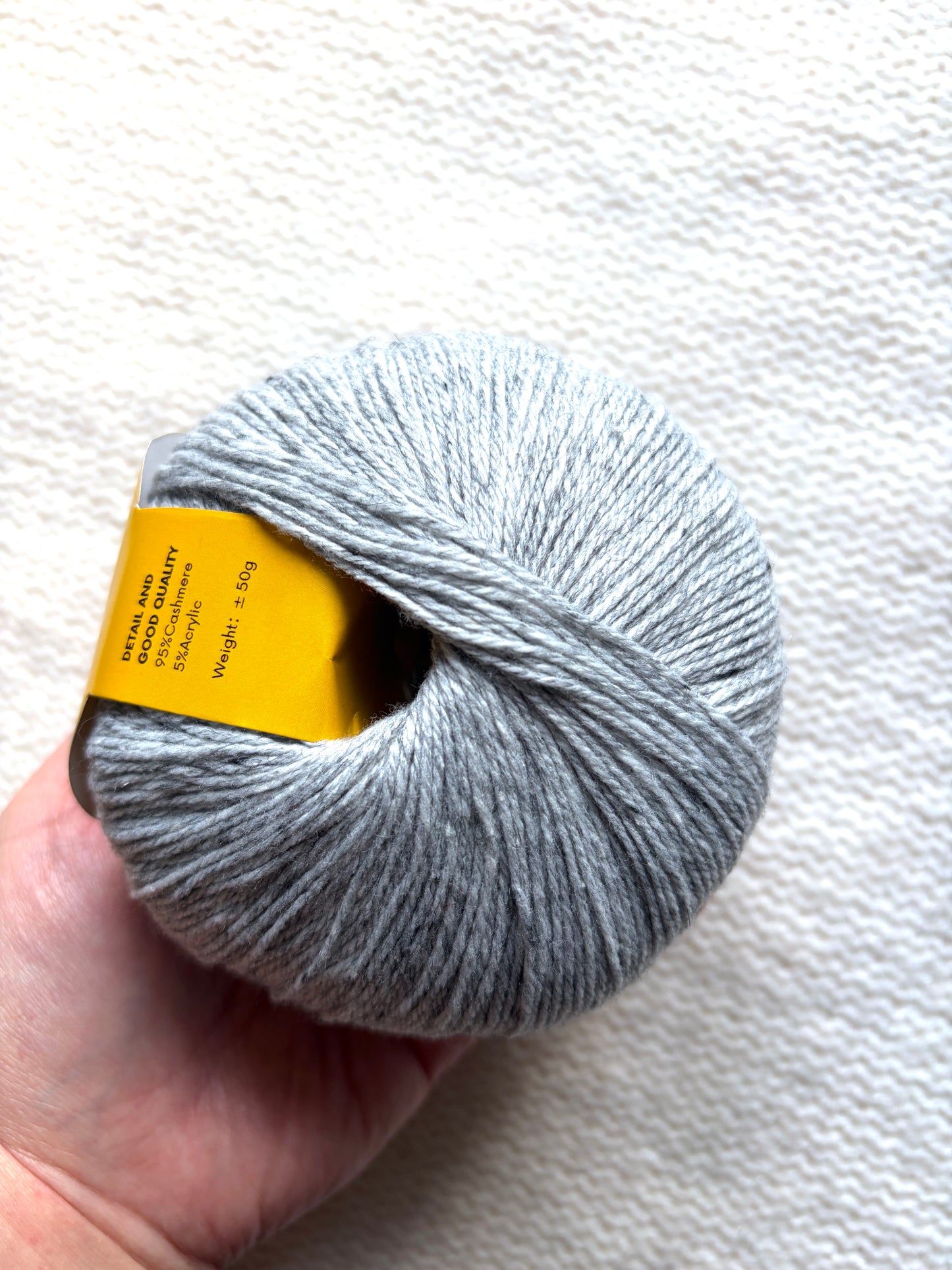 4 balls x 50g Cashmere yarn : 95% Cashmere + 5% Acrylic : 03 Grey