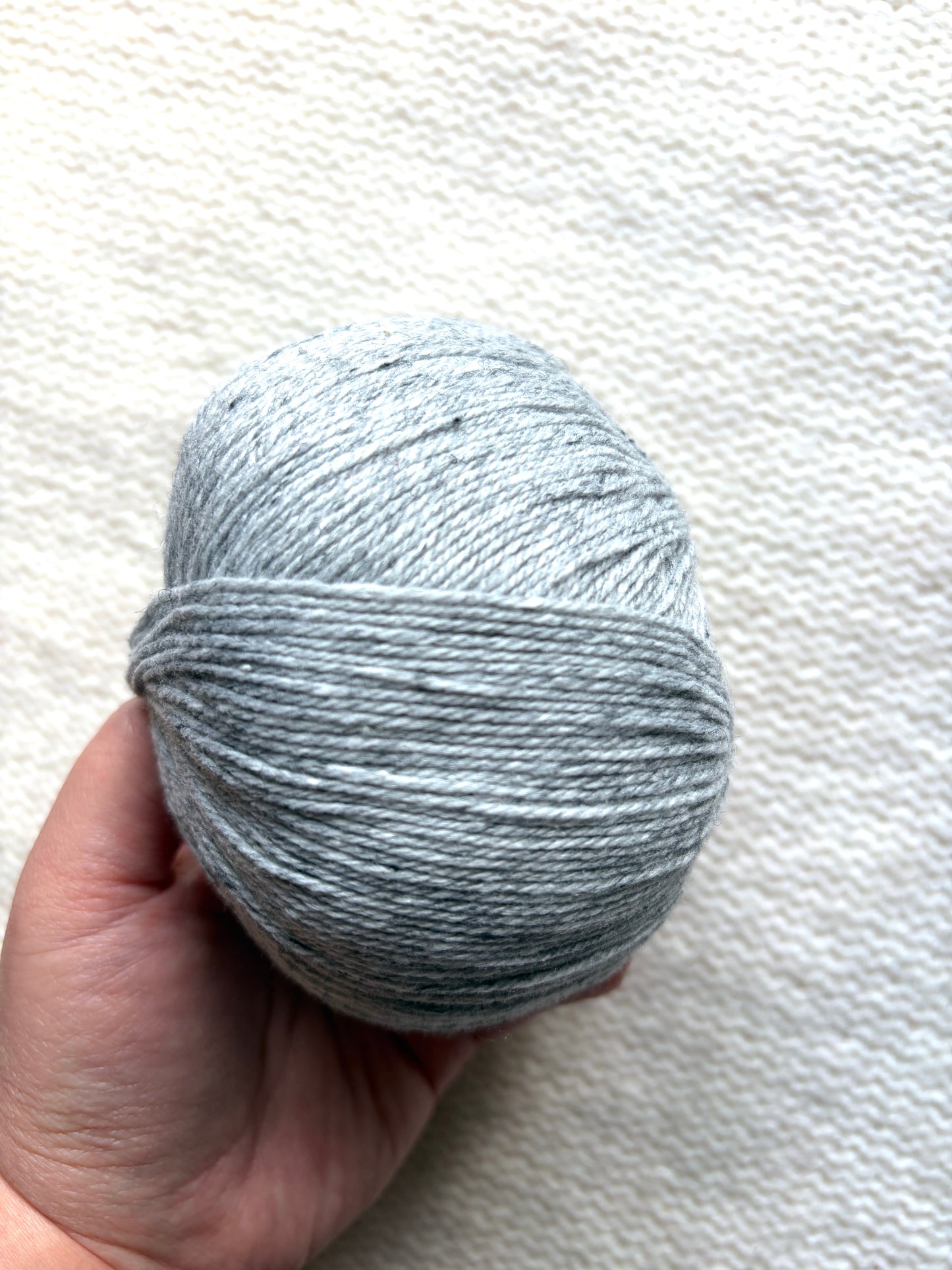 4 balls x 50g Cashmere yarn : 95% Cashmere + 5% Acrylic : 03 Grey