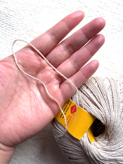 4 balls x 50g Cashmere yarn : 95% Cashmere + 5% Acrylic : 06 Beige