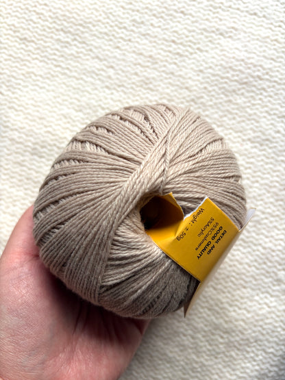 4 balls x 50g Cashmere yarn : 95% Cashmere + 5% Acrylic : 06 Beige