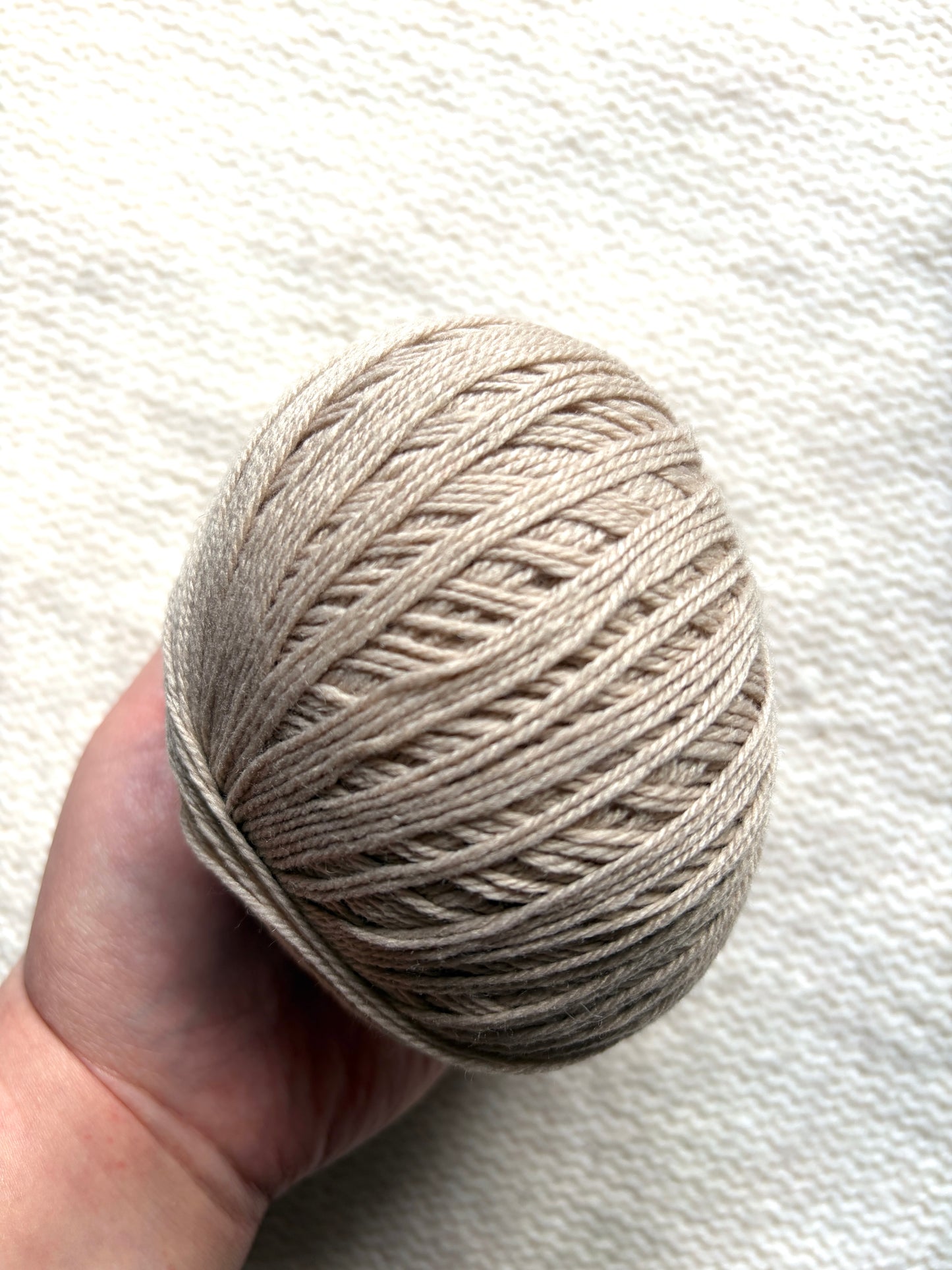 4 balls x 50g Cashmere yarn : 95% Cashmere + 5% Acrylic : 06 Beige