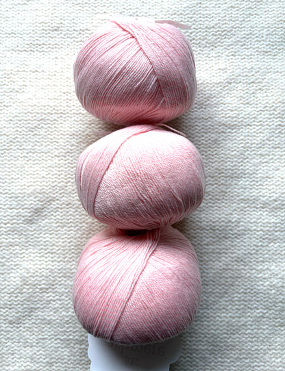 3 balls x 50g Cashmere yarn : 100% Cashmere : 13 Blush